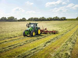 Supporting image for story: Farmers to get first look at new John Deere combines at Cereals 2024
