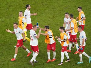 Supporting image for story: Poland pip Mexico to last-16 spot despite defeat to Argentina