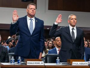 Supporting image for story: Secret Service deputy grilled in Senate over Trump assassination bid