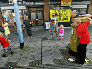 Supporting image for story: Ellie Simmonds' golden postbox unveiled