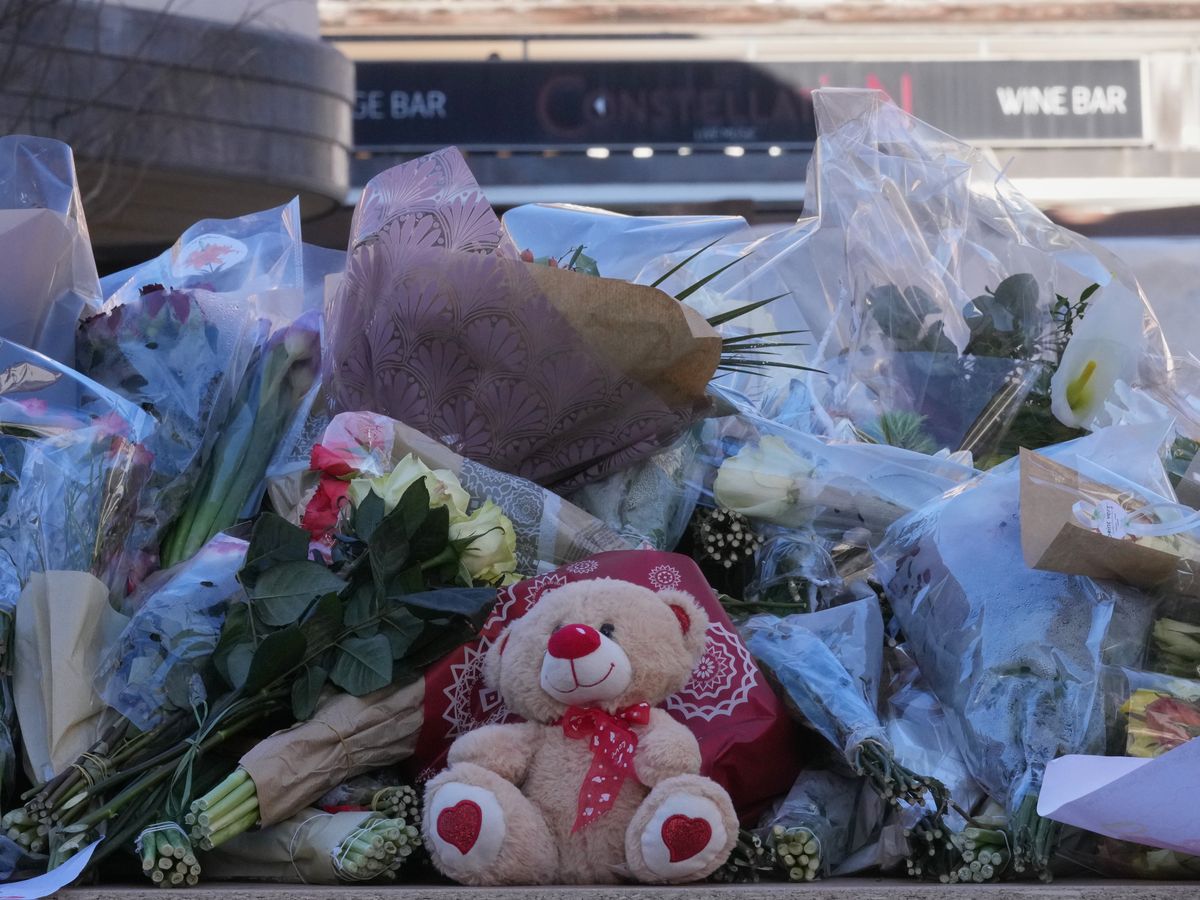 Investigation opened into managers of Swiss bar where fire killed 40 Investigation opened into managers of Swiss bar where fire killed 40