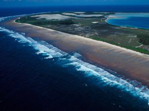 Supporting image for story: Chagos deal plan clears first Commons hurdle