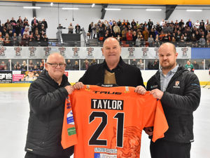 Supporting image for story: Telford Tigers favourites commit to club for next season