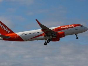 Supporting image for story: Holidaymakers in Portugal rush to book flights amid prospect of quarantine