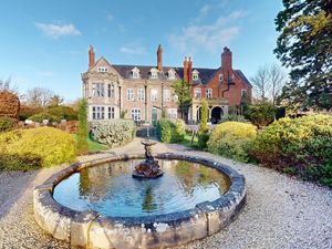 Supporting image for story: These 80 hotels are offering rooms for £50 - full list of locations