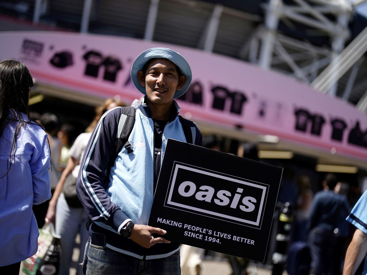 Oasis fans travel from Australia for band’s first gig in 16 years