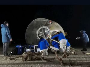 Supporting image for story: Chinese astronauts return to Earth after six-month mission