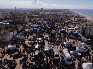 Supporting image for story: Palestinians blocked from northern Gaza over ceasefire dispute