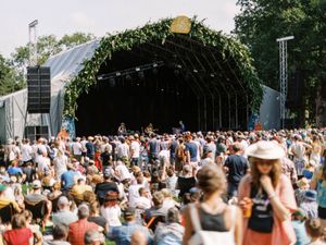 Supporting image for story: Sell-out crowd gathers for end-of-season festival