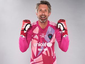 Supporting image for story: Edwin van der Sar hopes lightning can strike twice for Manchester United