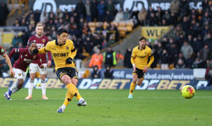 Hwang strokes home the second goal from the penalty spot (Photo by Michael Regan/Getty Images)