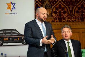 Jonny Daniels addresses the parliamentary reception, with Daniel Kawczynski to his right