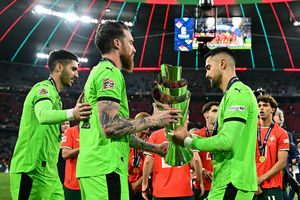 Jose Sa (left) lifts the Nations League trophy (Photo by TOBIAS SCHWARZ/AFP via Getty Images)