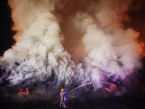 Supporting image for story: Councillor calls for independent inquiry into Kronospan fire