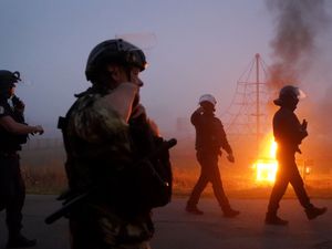 Supporting image for story: French riot police in early morning clash with migrants in coastal town