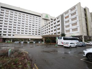 Supporting image for story: Travellers miss flights home due to delays in hotel quarantine booking system