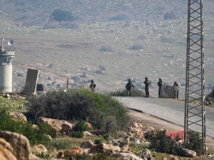 Supporting image for story: At least six injured in attack in Israel-occupied West Bank