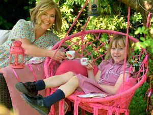 Supporting image for story: Single mum takes positive action after second breast cancer diagnosis