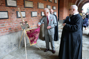 King Charles III unveils a gold plaque to commemorate his visit to the Oratory of St Philip Neri, Birmingham, following the canonisation of Cardinal John Henry Newman, to view historic items in the library and the Cardinal's personal effects in his room, which has remained untouched since his death. Picture date: Wednesday September 3, 2025. PA Photo. Photo credit should read: Chris Jackson/PA Wire 