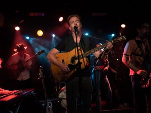 Supporting image for story: Damian Lewis performs songs from upcoming debut album at intimate show