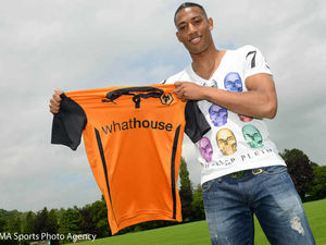 Supporting image for story: Wolves sign Heerenveen winger Rajiv van La Parra