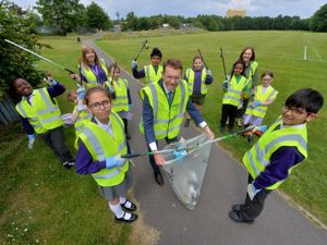 Supporting image for story: Andy Street joins forces with schoolchildren to help tidy region ahead of Commonwealth Games