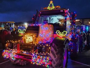 Supporting image for story: Hundreds of tractors will light up streets to help farming families  