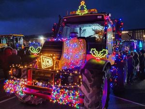 Supporting image for story: Hundreds of tractors will light up streets to help farming families  