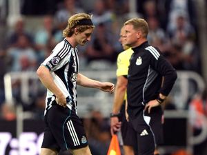 Supporting image for story: Anthony Gordon apologises to Newcastle team-mates for red-card challenge