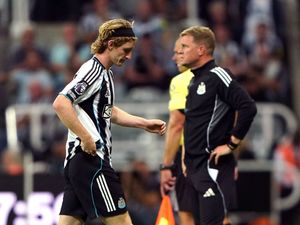 Supporting image for story: Anthony Gordon apologises to Newcastle team-mates for red-card challenge