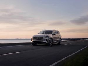 Supporting image for story: Volvo reveals its updated XC90 SUV