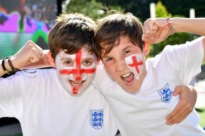 LAST COPYRIGHT MNA MEDIA TIM THURSFIELD 31/07/22.England fans watch the Women's Euro Final on the big screen at Southwater, Telford..Twins Charlie and George Thompson, aged 12..