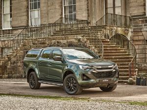 Supporting image for story: Isuzu introduces new ‘Huntsman’ accessory pack for D-Max pick-up