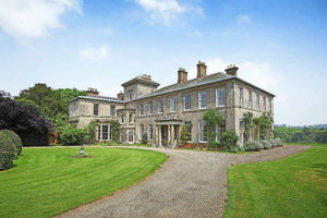 Supporting image for story: Bridgnorth house with links to general Lee up for sale