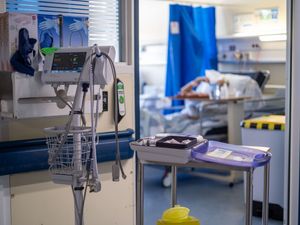 Supporting image for story: NHS waiting lists fall, although number of patients facing longest wait climbs