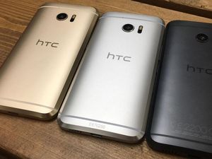 Supporting image for story: HTC pledges to fix ‘error’ which saw adverts appear on its smartphone keyboards