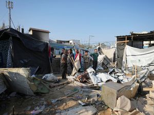 Supporting image for story: Deadly Israeli strike hits refugee camp in central Gaza
