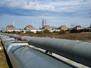 Supporting image for story: Zelensky and UN warn of heightened risk at Ukrainian nuclear plant