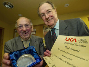 Supporting image for story: Derek gets the plaudits for his half century