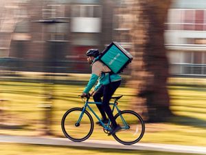 Supporting image for story: It’s now possible to order from Deliveroo via Google Maps
