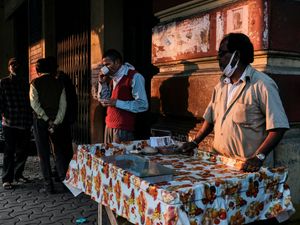 Supporting image for story: India’s virus cases cross 10 million as new infections dip