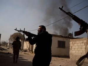 Supporting image for story: Syrian rebel force deploys to village near Damascus to stop looters