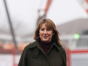 Supporting image for story: Re-joining EU customs union means losing benefit of trade deals, Reeves says