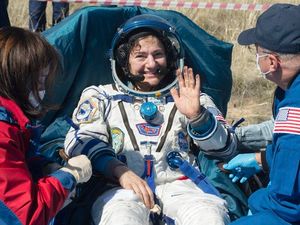 Supporting image for story: ISS crew lands in Kazakhstan after more than 200 days in space