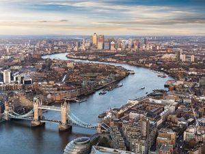 Supporting image for story: Tourists are explaining British quirks that shocked them on their first visits