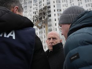 Supporting image for story: UK commits £200m to prepare British troops for Ukraine deployment