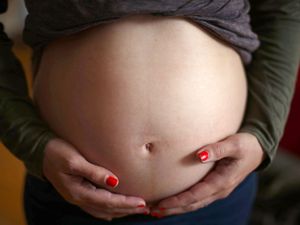 Supporting image for story: Pregnant women urged to get Covid jab to reduce risk to babies