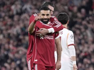 Supporting image for story: Arne Slot hails Mohamed Salah mentality after brilliant response to penalty miss
