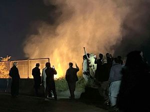 Supporting image for story: Imran Khan supporters breach lockdown and defy government threat to open fire