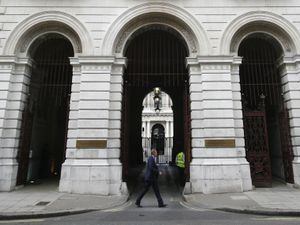 Supporting image for story: Britain accuses Putin of plot to install Kremlin ally in Ukraine